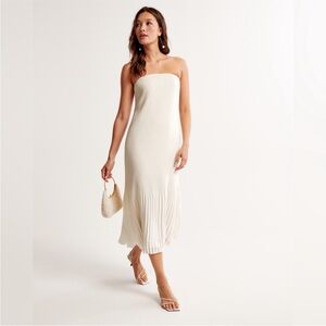 The A&F Giselle Pleat Release Midi Dress